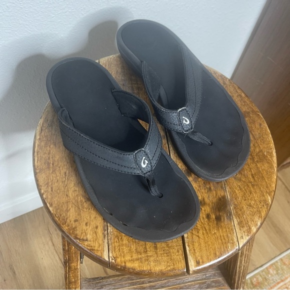 Olukai Black Flip Flop Sandals Size 6 - Picture 1 of 8